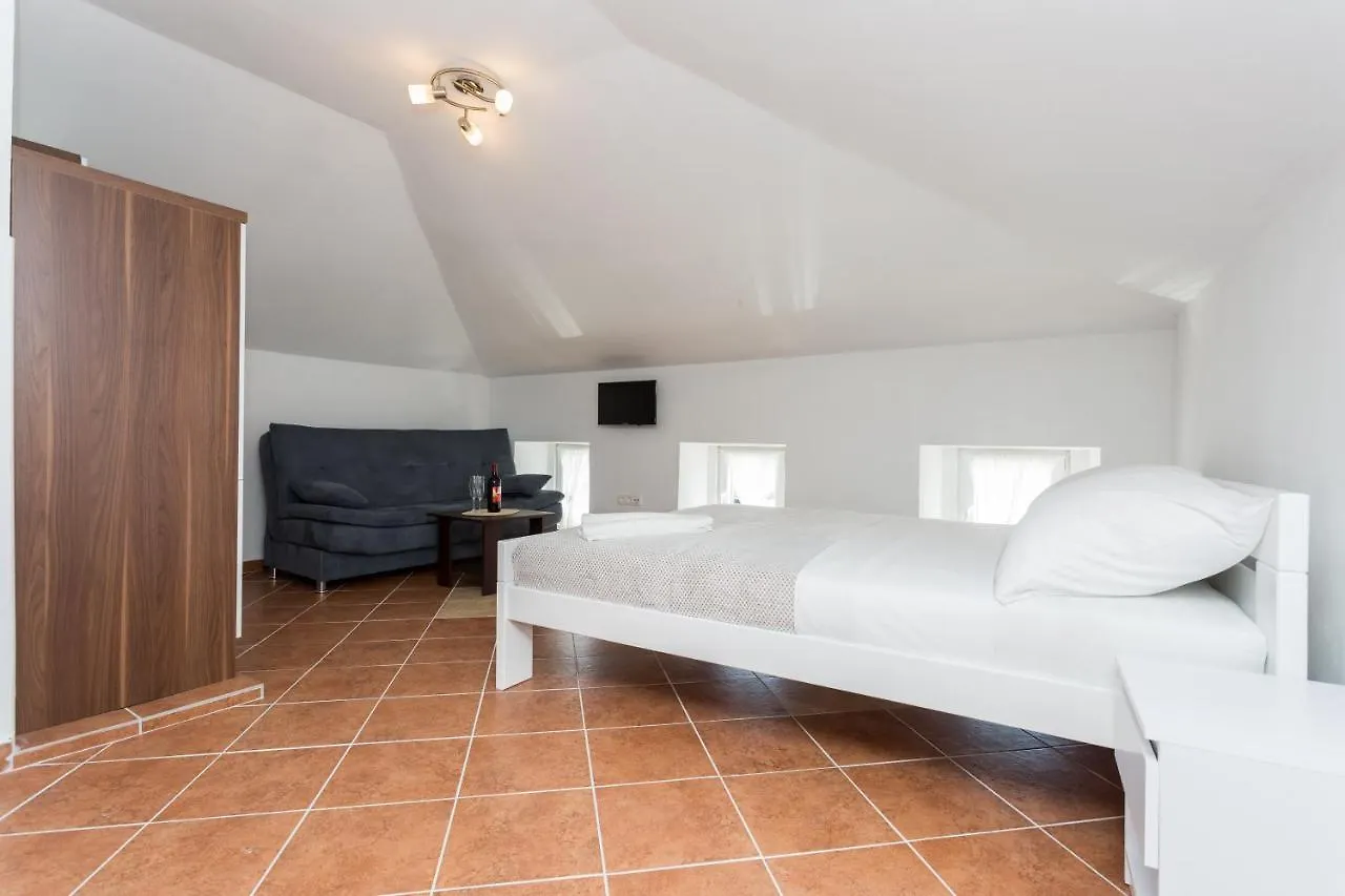 Apartmani Obala Baška 0*,  Kroatien